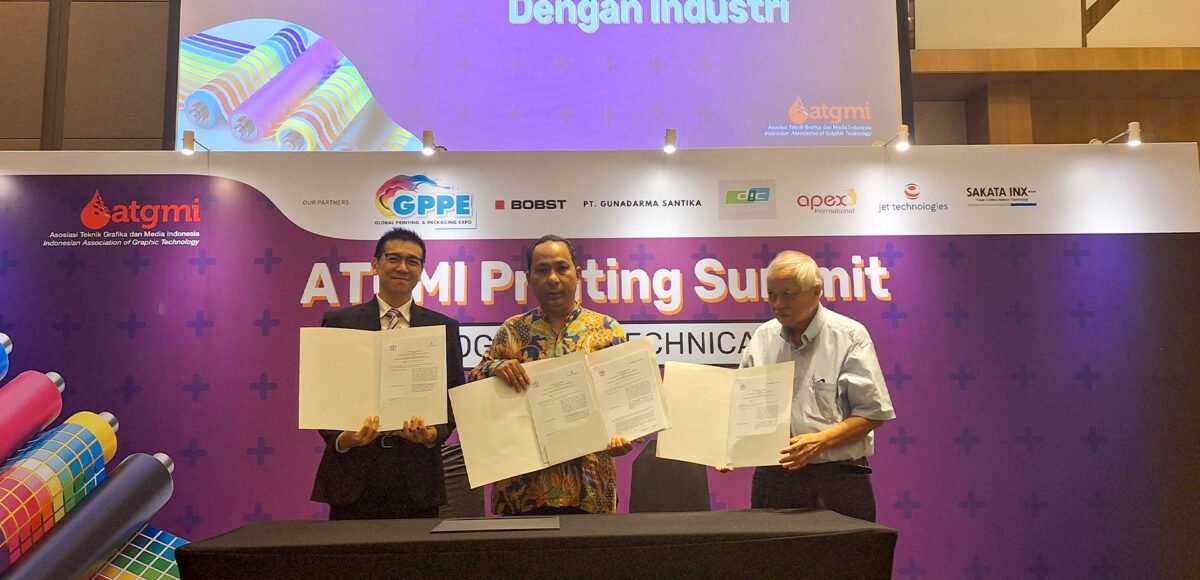 Penandatanganan MoU Antara Trisakti School of Multimedia, Jet Technology, dan PT. Gunadarma Santika di ATGMI Printing Summit 2024